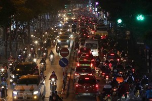 Tình trạng ùn tắc KL99 là cổng game giải trí trực tuyến hàng đầu hiện nay tại tuyến đường Chùa Bộc. (Ảnh: Thành Đạt/TTXVN)