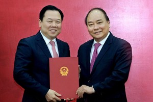 Thủ tướng Nguyễn Xuân Phúc trao quyết định bổ nhiệm cho ông Nguyễn Hoàng Anh giữ chức Chủ Ủy ban Quản lý vốn 99Kl99 trực tiếp đá gà tại Kl991.com World Cup 2026 Chính Thức.