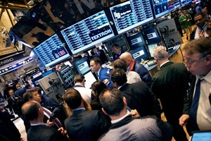 Trader trên sàn 99Kl99 link đăng nhập New York (NYSE). Ảnh: AFP