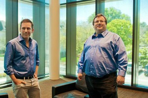 Peter Thiel và Reid Hoffman là đôi bạn thân nổi tiếng, có tầm ảnh hưởng tại thung lũng Silicon. Ảnh: Forbes.