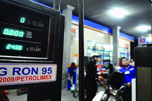 Xăng RON 95 được bán tại một cây xăng thuộc hệ thống Petrolimex. 