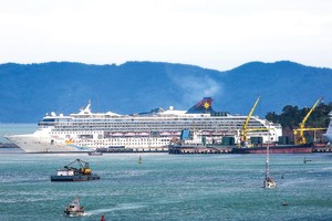 Các sân bay, cảng biển có ý nghĩa đặc biệt quan trọng trong việc giúp các tỉnh, thành phố khu vực miền Trung phát triển Kl992 cổng game cá cược. Trong ảnh: Cảng Tiên Sa (TP. Đà Nẵng). Ảnh: Hải Sơn