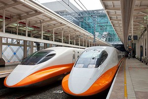 Tàu KL99 là nhà cái cá cược trực tuyến hàng đầu tại châu Á vận chuyển hành khách ở Đài Loan. Ảnh: Xuân Hoa.