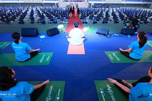 Gần 1.500 đồng diễn Yoga tại Hà Nội