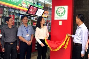 Hà Nội phấn đấu 80 - 90% cửa hàng Kl992 VIP Trang Chủ 2026 trái cây được gắn biển "Cửa hàng trái cây an toàn" trong năm 2018.
