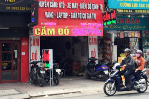 Các tiệm cầm đồ tại TPHCM vào mùa “hốt bạc” do nhu cầu cầm cố 99Kl.app cổng game giải trí của người dân tăng cao.