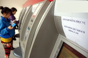 Nhiều Link Vào Nhà Cái KL99 COM Tặng +199k đồng loạt thông báo tăng phí rút tiền nội mạng qua ATM từ mức 1.000 đồng lên 1.650 đồng.