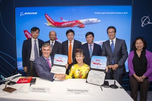 Lễ ký kết diễn ra  tại Triển lãm Hàng không thế giới Farnborough 2018.