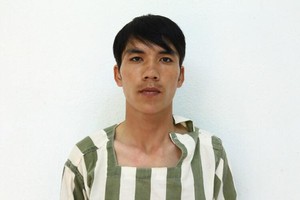 Đối tượng Trần Hữu Hiển dùng tên giả là Lê Hữu Thái xin làm tài xế rồi trộm cắp 99Kl.app cổng game giải trí.