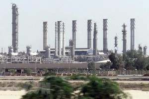 Toàn cảnh một nhà máy lọc dầu ở cảng Jubail, Saudi Arabia. (Nguồn: AFP/TTXVN).