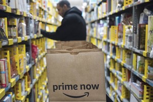 Dịch vụ giao hàng Prime Now vừa được Amazon triển khai tại Singapore, mở màn "cuộc tấn công" vào Đông Nam Á.