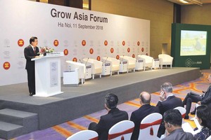Trong chương trình Diễn đàn Kl992 cổng game cá cược thế giới về ASEAN năm 2018 (WEF ASEAN 2018), sáng 11/9/2018, tại Hà Nội, đã chính thức khai mạc Diễn đàn Tăng trưởng châu Á 2018 với chủ đề "Đổi mới để tạo ra thay đổi: Khám phá và truyền cảm hứng". Trong ảnh: Phó thủ tướng Trịnh Đình Dũng phát biểu tại Diễn đàn. Ảnh: Lâm Khánh - TTXVN
