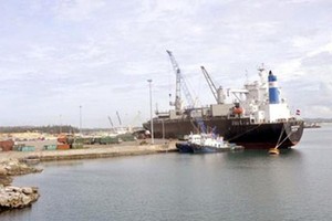 Xây cảng Dung Quất: Tìm chỗ đổ hơn 15 triệu m3 cát