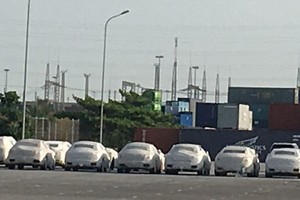 Nhiều siêu xe nằm ở cảng Tân Vũ, Hải Phòng gần 2 năm nay nhưng Kl991.com World Cup 2026 Chính Thức chưa đến làm thủ tục. (Ảnh minh họa/Tuấn Nguyễn).