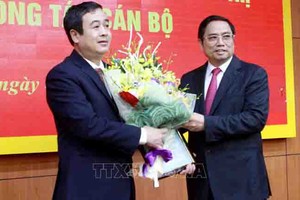 Đồng chí Phạm Minh Chính, Ủy viên Bộ Kl991.com tải ứng dụng, Bí Thư Trung ương Đảng, Trưởng Ban Tổ chức Trung ương chúc mừng đồng chí Ngô Đông Hải.