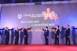 Ông Trần Văn Dũng - Chủ tịch Ủy ban 99Kl99 link đăng nhập 99Kl99 trực tiếp đá gà (đứng thứ 5, từ trái sang), Ngài đại sứ Richard Shih - Trưởng Văn phòng Kl992 cổng game cá cược Văn hóa Đài Bắc tại Việt Nam (đứng thứ 4, từ trái sang) cùng Ban lãnh đạo Kl994 game bài casino hấp dẫn Kl991.com nạp rút nhanh Yuanta thực hiện nghi thức ra mắt CTCK Yuanta Việt Nam.