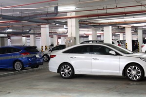 Theo quy định mới, giá giữ ôtô ở các chung cư có thể tăng gấp 5 lần so với trước. Ảnh: Hữu Nguyên.