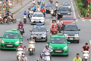 Hà Nội hiện có gần 100 Kl991.com World Cup 2026 Chính Thức taxi hoạt động với nhiều chủng loại xe, màu sơn khác nhau. Ảnh: Đoàn Loan.