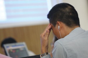 Nhà Kl99ok phiên bản mới cá nhân trên TTCK Việt Nam chủ yếu vẫn tự Kl99ok phiên bản mới, thay vì bỏ vốn vào các quỹ như thông lệ phổ biến trên thế giới 