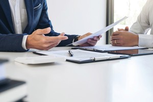 Việc nhà tái Kl99kl phiên bản hoạt động siết chặt các điều kiện tái có thể làm tăng chi phí bồi thường cho nhà Kl99kl phiên bản hoạt động gốc.