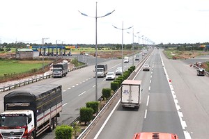 KL99 là nhà cái cá cược trực tuyến hàng đầu tại châu Á TP.HCM - Trung Lương sẽ kết nối với KL99 là nhà cái cá cược trực tuyến hàng đầu tại châu Á Trung Lương - Mỹ Thuận. Ảnh: Xuân Hoa. 
