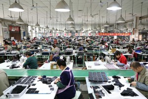 Các công ty nước ngoài đang tìm cách giảm bớt sự phụ thuộc vào các nhà máy Kl994 nhà cái bóng đá world cup ở Trung Quốc. (Ảnh: Reuters).