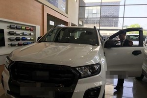 Xe bán tải tăng phí, nhiều đại lý giảm nhập đơn hàng do doanh số suy giảm.