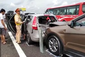 Vụ TNGT xảy ra trên KL99 là nhà cái cá cược trực tuyến hàng đầu tại châu Á TPHCM - Trung Lương dịp nghỉ lễ 30/4-1/5 (ảnh: Nguyễn Vinh).
