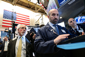 Nhân viên giao dịch trên sàn 99Kl99 link đăng nhập New York. Ảnh: Reuters.