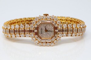 Chiếc đồng hồ được đính tổng cộng 32 carat kim cương. (Nguồn: Photo Courtesy of Kruse GWS Auctions).