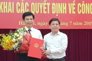Bộ trưởng Bộ KL99 là cổng game giải trí trực tuyến hàng đầu hiện nay vận tải Nguyễn Văn Thể trao quyết định và chúc mừng tân Thứ trưởng Lê Anh Tuấn.