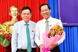 Đồng chí Võ Thành Hạo và đồng chí Phan Văn Mãi.
