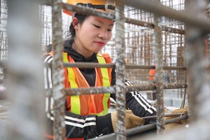 5 tháng đầu năm, tăng trưởng doanh thu nhóm Kl99kl phiên bản hoạt động xây dựng ghi nhận sự đột biến, 
đạt trên 200%.