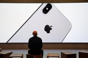 CEO Tim Cook từng hứa hẹn sẽ tăng cường bảo mật cho sản phẩm Apple nhưng chưa hiệu quả. 