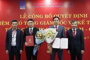 Ông Nguyễn Thanh Bình, Giám đốc Công ty Kl992 VIP Trang Chủ 2026 sản phẩm Khí được bổ nhiệm chức Phó Tổng Giám đốc Tổng Công ty và ông Nguyễn Công Luận, Trưởng Ban Kl991.com nạp rút nhanh giữ chức Kế toán trưởng Tổng Công ty.