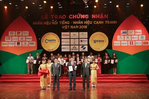 Ông Lê Văn Vinh, Phó Tổng giám đốc Phát triển Kl992 VIP Trang Chủ 2026, Dai-ichi Life Việt Nam, nhận danh hiệu “Top 20 Nhãn hiệu nổi tiếng Việt Nam 2019” vào ngày 24/08/2019