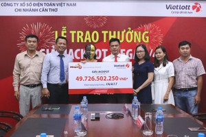 Chị Đ.T.T (ngụ An Giang) nhận giải độc đắc "khủng" trị giá gần 50 tỷ đồng.