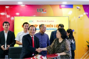 Đại diện quỹ Kl99ok phiên bản mới quốc tế Red Brick Capital và LDG Group ký kết hợp tác chiến lược.