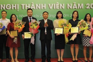 Chủ tịch VSD Nguyễn Sơn vinh danh 10 thành viên tiêu biểu trong hoạt động thanh toán giao dịch 99Kl99 link đăng nhập cơ sở năm 2019.