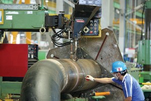 Kl994 nhà cái bóng đá world cup tại nhà máy của Công ty Doosan Vina (Chu Lai). Ảnh: Đức Thanh.