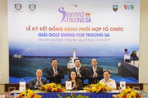 Lễ ký kết đồng hành phối hợp tổ chức giải Swing for Truong Sa.
