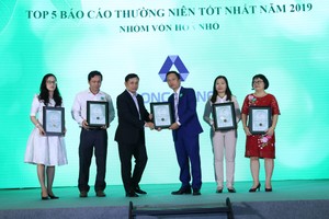 Ông Nguyễn Mạnh Hà, quyền Tổng giám đốc Long Giang Land nhận giải Báo cáo thường niên tốt nhất từ Ban Tổ chức cuộc bình chọn Kl991.com World Cup 2026 Chính Thức niêm yết 2019.
