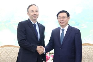 Phó Thủ tướng Vương Đình Huệ tiếp ông Chris Helzer, Phó Chủ tịch Kl994 game bài casino hấp dẫn Nike. Ảnh: VGP/Thành Chung