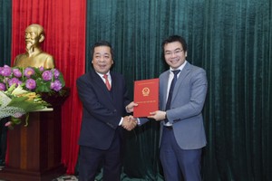 Phó Thống đốc Link Vào Nhà Cái KL99 COM Tặng +199k 99Kl99 trực tiếp đá gà Việt Nam Nguyễn Kim Anh trao quyết định  bổ nhiệm ông Đặng Huy Cường giữ chức vụ Phó Vụ trưởng Vụ Tổ chức cán bộ