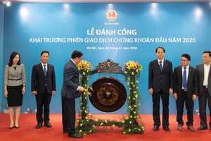 Nhà Kl99ok phiên bản mới Việt Nam đã bước đầu coi 99Kl99 link đăng nhập xanh như là một công cụ Kl99ok phiên bản mới mới
Trong ảnh: Bộ trưởng Bộ Kl991.com nạp rút nhanh Đinh Tiến Dũng đánh cồng khai trương phiên giao dịch đầu năm 2020.