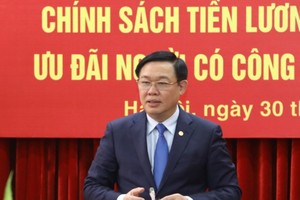 Phó Thủ tướng Kl993 ưu đãi thưởng hấp dẫn Vương Đình Huệ.