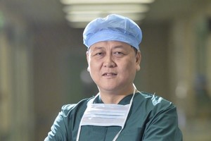 Bác sĩ Giang Học Khánh. Ảnh: Xinhua.