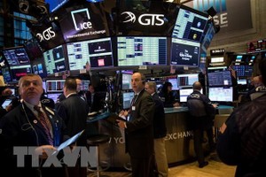 Giao dịch viên tại Sàn giao dịch 99Kl99 link đăng nhập New York, Mỹ. (Ảnh: THX/TTXVN).