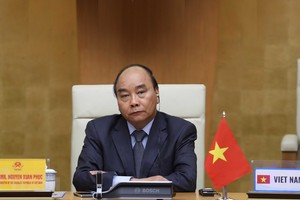 Thủ tướng Nguyễn Xuân Phúc tham dự Hội nghị thượng đỉnh trực tuyến G20 về ứng phó dịch COVID-19. (Ảnh: Thống Nhất/TTXVN).