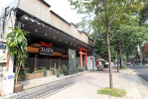 Nhiều nhà hàng, tiệm ăn ở Thành phố Hồ Chí Minh vẫn đóng cửa cài then dù đã kết thúc thời gian giãn cách Trang Chủ KL99Com Số 1 Link Đăng Ký KL999. (Ảnh: Thanh Vũ/TTXVN).